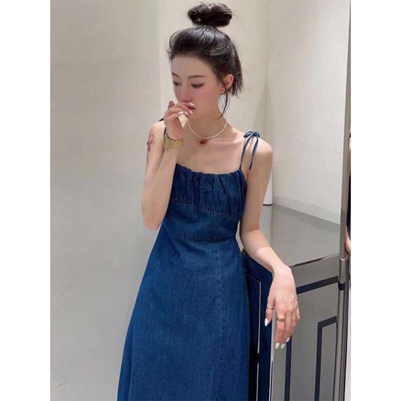 Váy Dáng Dài 2 Dây Denim Sẻ Tà Ngực Chun Phong Cách Tiểu Thư Chất Jeans Mềm Mại Hàng Quảng Châu Cao Cấp