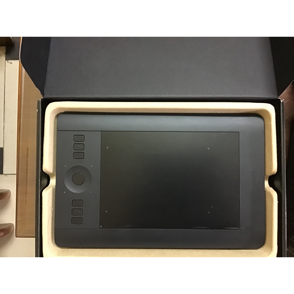 Bảng vẽ Wacom intuos pro S PTH-451