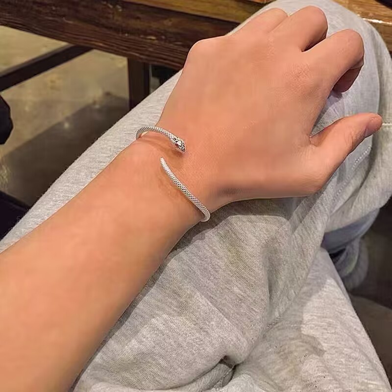 Vòng Tay Hở Mạ Bạc Hình Rắn Sáng Tạo Cá Tính Phong Cách Retro Mới