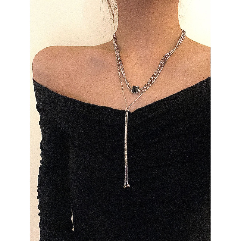 Vòng cổ Thép Titan Đen Dáng Dài Mặt Vuông Đính Đá Onyx Cá Tính Cho Nữ