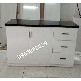 Tủ bếp màu trắng , mặt lót gạch đá bóng kiếng cao cấp. cực kỳ sang trọng