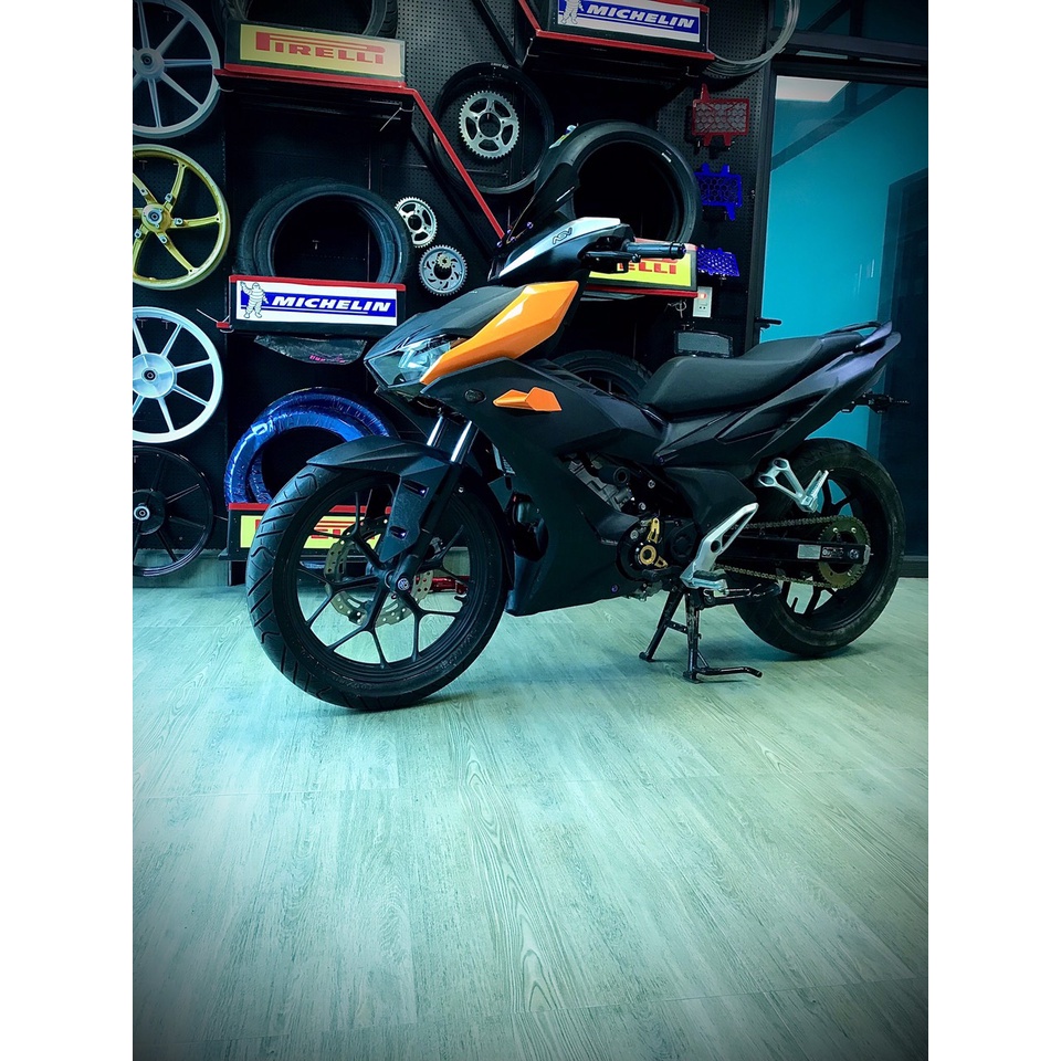 Kính chắn gió winner x v2