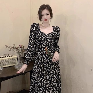 Váy đen hoa nhí trắng cổ vuông tay dài thân a dài