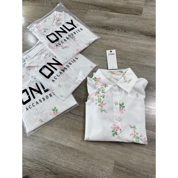 Sơ mi tay bồng dáng crop , chất vải xịn đỉnh lắm luôn ạ, hoạ tiết trẻ trung, form dáng dễ mặc, dễ mix