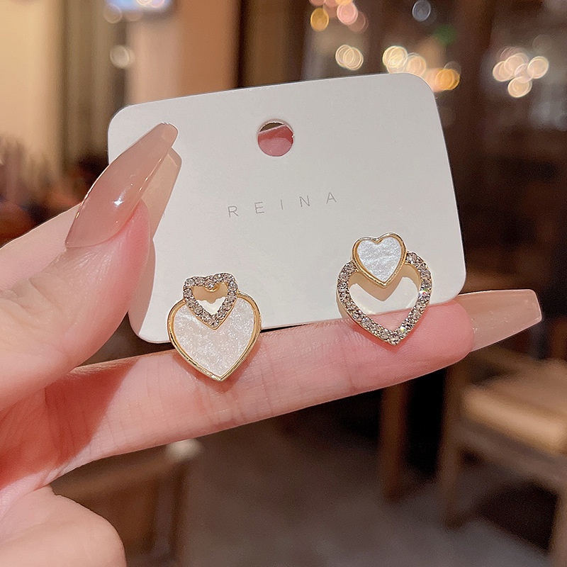 Khuyên Tai Hình Trái Tim Không Đối Xứng Kiểu Dáng Ngọt Ngào