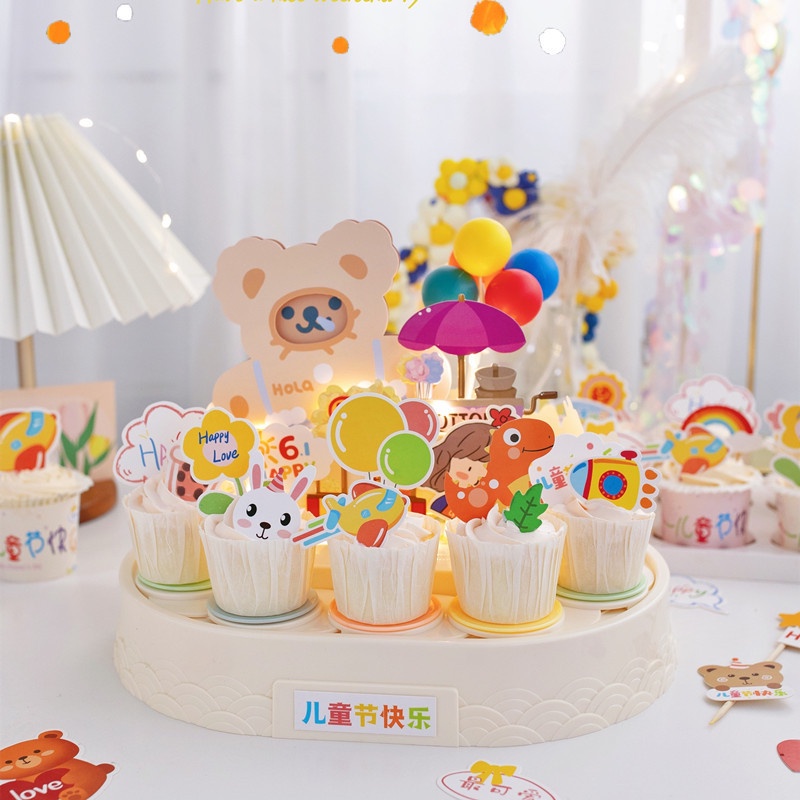 Bàn xoay 10 bánh Cupcake mừng sinh nhật
