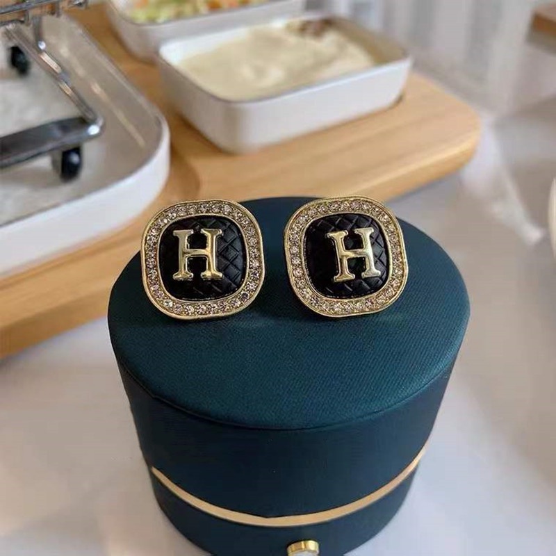 Bông Tai Mạ Bạc 925 Hình Vuông In Chữ Thời Trang