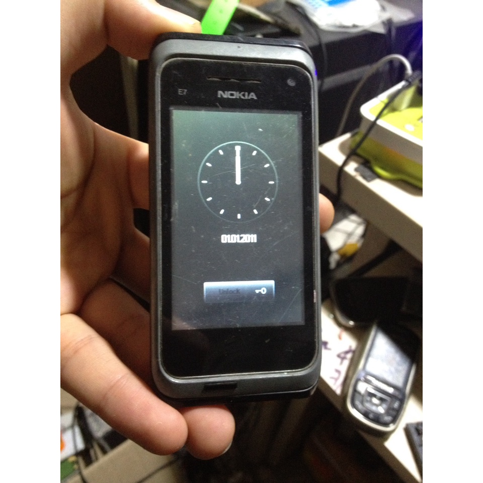 Xác NOKIA E7 tàu liệt cảm, không tét được gì, máy không bin