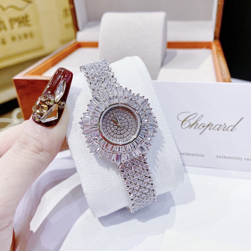 Đồng hồ nữ chopar mặt tròn đính đá dây kim loại