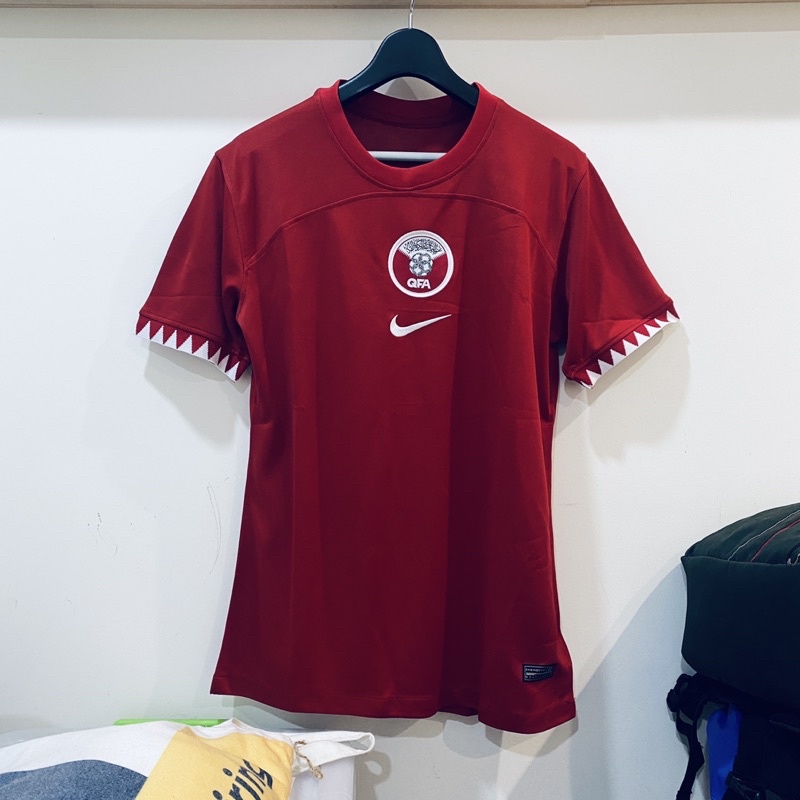 Áo bóng đá Qatar 2022/23