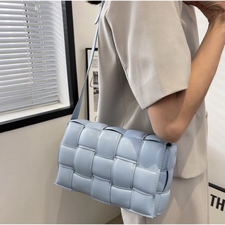 Túi xách chữ nhật, nắp đan phồng