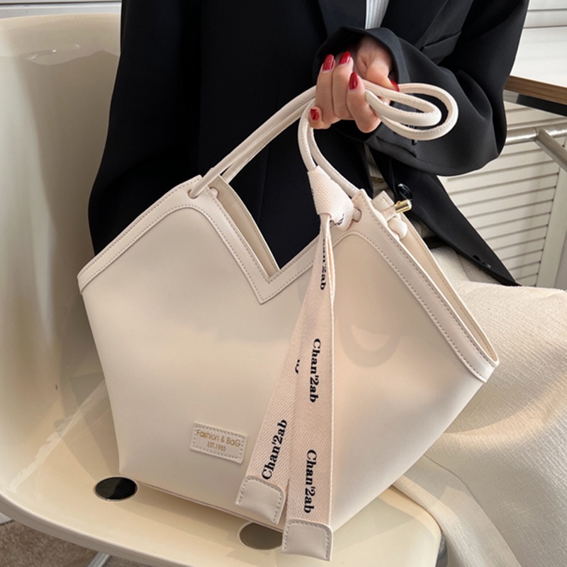 Túi Đeo Vai Dây Rút Hình Trái Tim Sức Chứa Lớn Thời Trang Cho Nữ