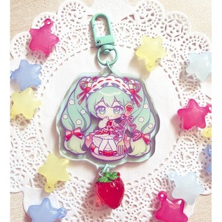 Miku Strawbeery standee 15cm và móc khoá epoxy