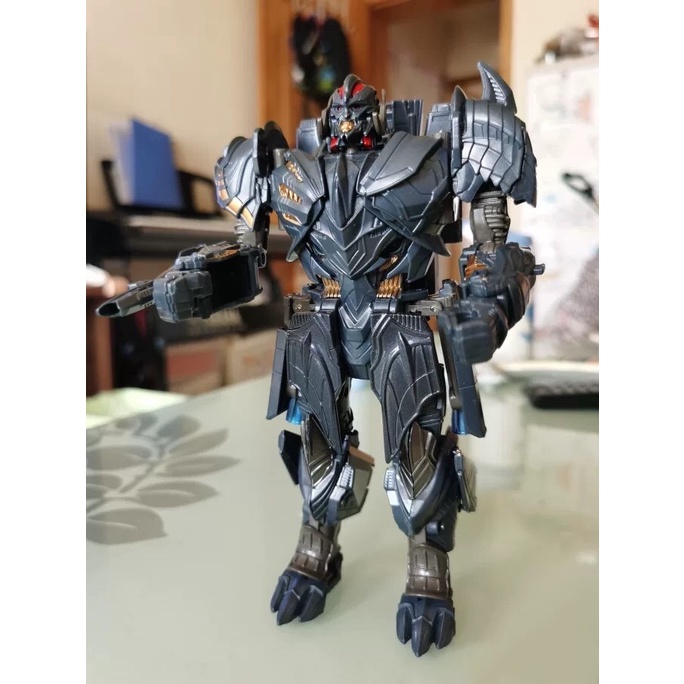 Robot biến hình phi cơ Transformer mẫu Megatron 601B trong phim The Last Knight YS02
