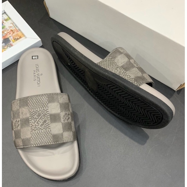 Dép nam thời trang có hoạ tiết dập ô vuông, Dép da mùa hè phong cách hang quốc btshop từ 38 đến 42.