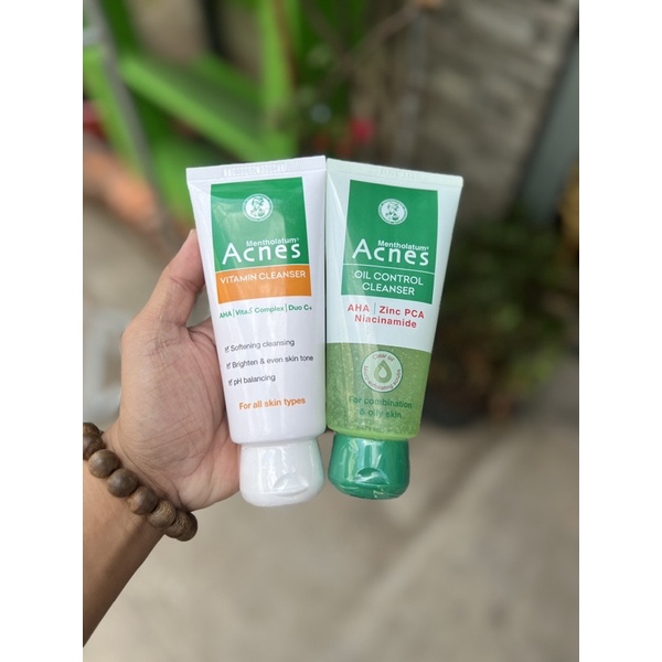 Rửa mặt Acnes 100g chính hãng.