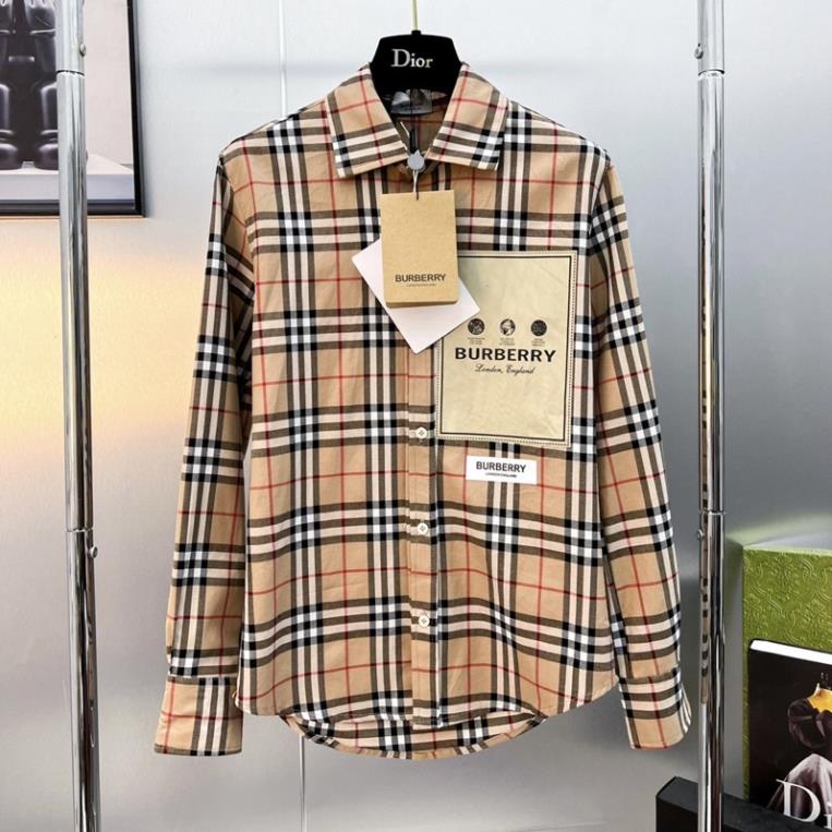 Áo sơ mi kiểu nam nữ Burberry dài tay kẻ caro sọc màu be dập mác logo chữ nâu ngực kiểu dáng sang trọng