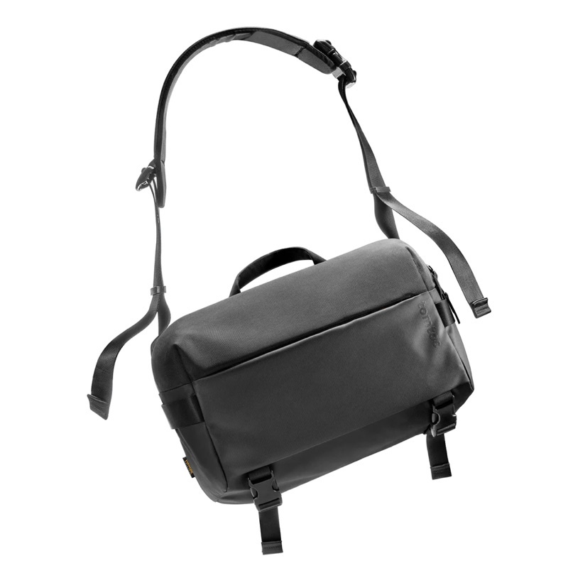 Túi đeo vai TOMTOC Urban Codura Sling Bag Travel & Work 13.3-14.2″ H02-C04D01-Chính Hãng