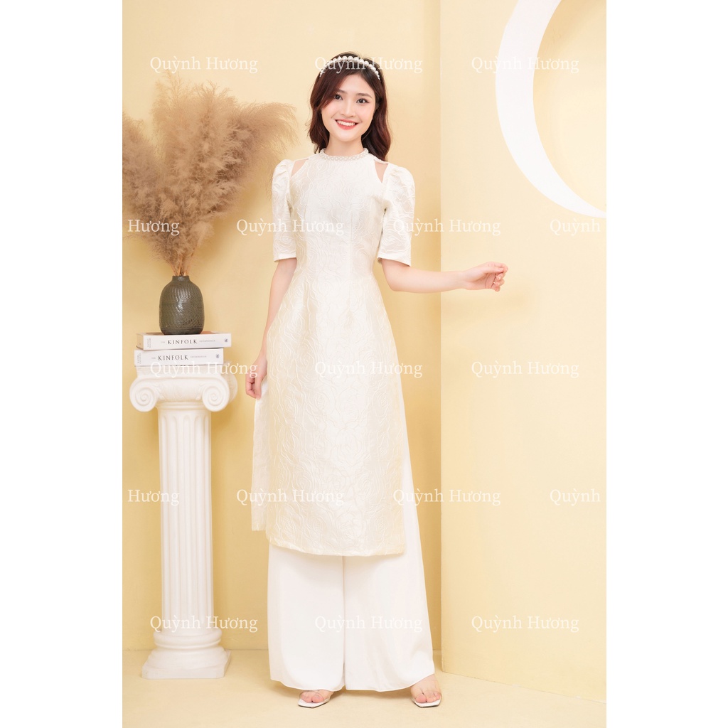 Áo dài Gấm hoa nổi màu kem siêu xinh by Quỳnh Hương