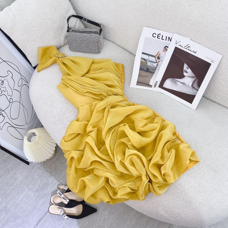 Đầm lệch vai nhún bèo