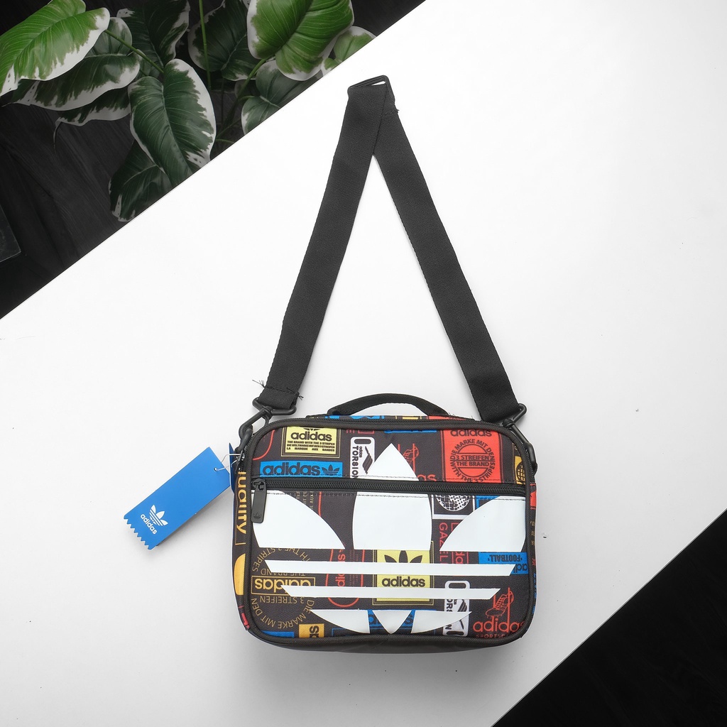 Túi đeo chéo form ngang  họa tiết logo cá tính, chất liệu chống thấm AD005
