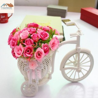Giỏ hoa và xe đạp cắm sẵn hoa hồng giả, dùng trang trí để bàn