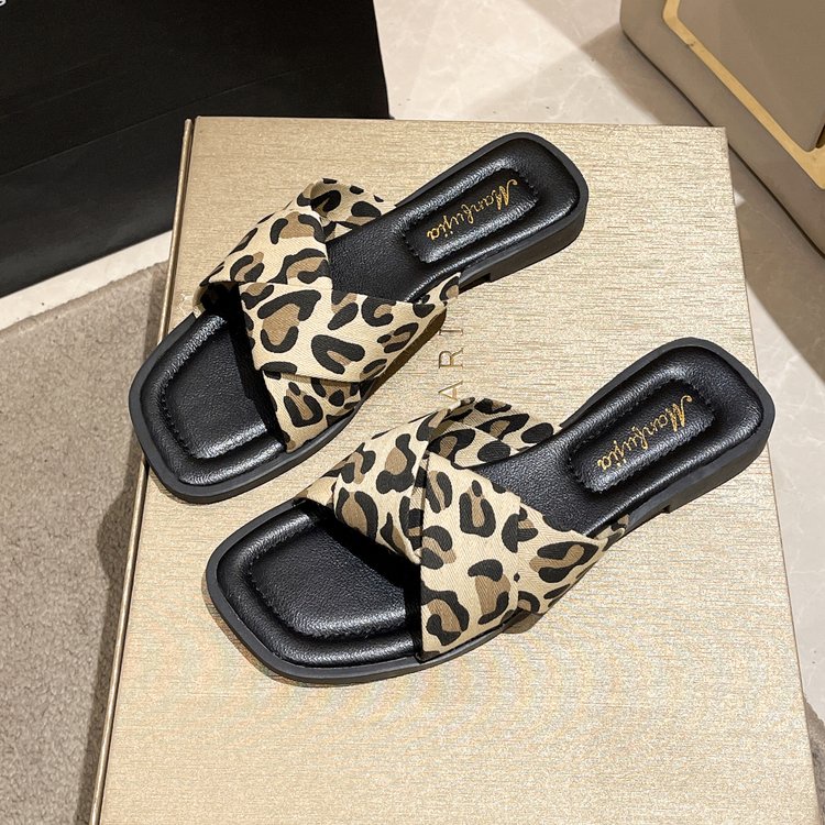 Giày Sandal Đế Bệt Thời Trang Nữ Sành Điệu