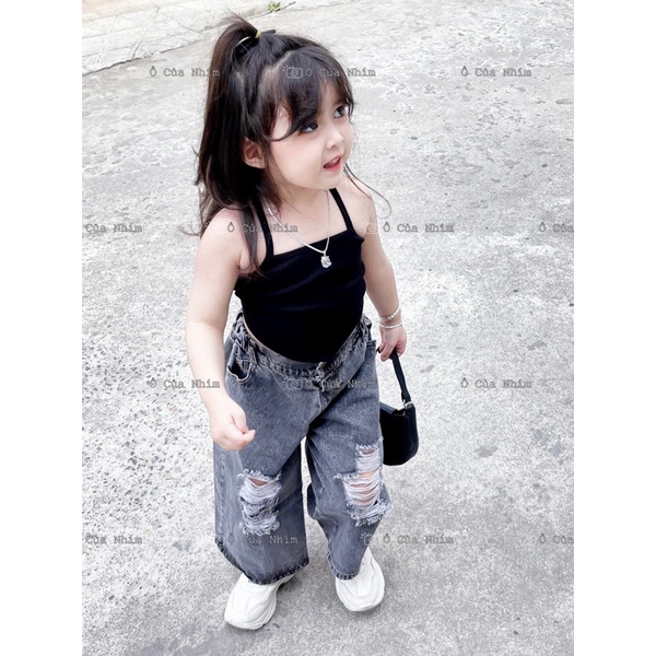 Set jean suông xám áo hở lưng cho bé