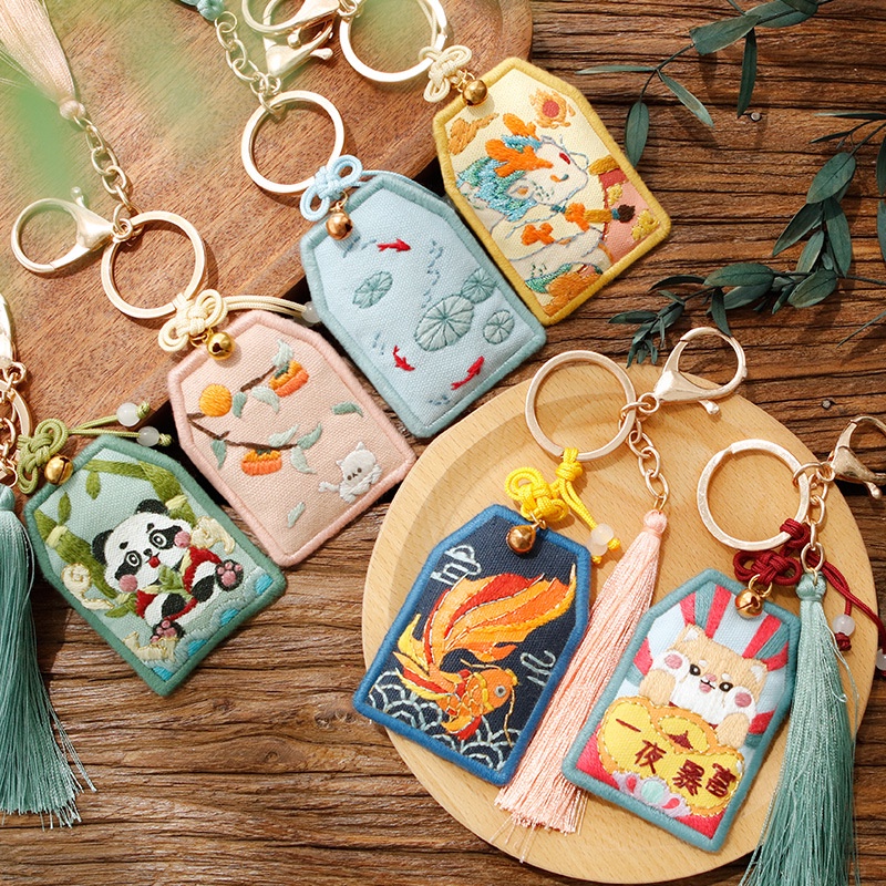 Bùa Hộ Mệnh Cầm Tay Tự Thêu Hình Gấu Trúc