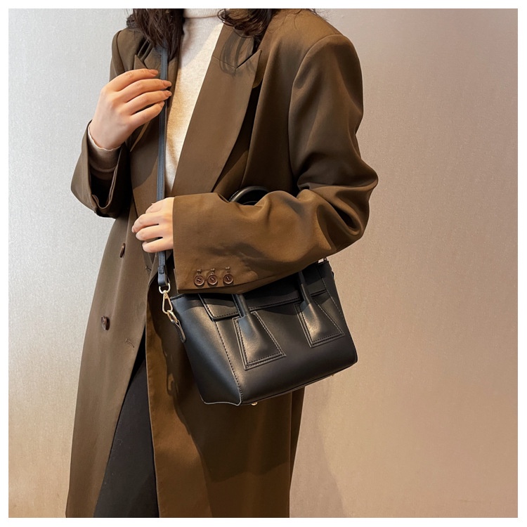 AlphaZ Túi Xách Đeo Vai Màu Trơn Phong Cách retro Hàn Quốc Phổ Biến Cầm Tay Một Bên Vai Đa Năng Và Đơn Giản Thích Hợp Làm Việc