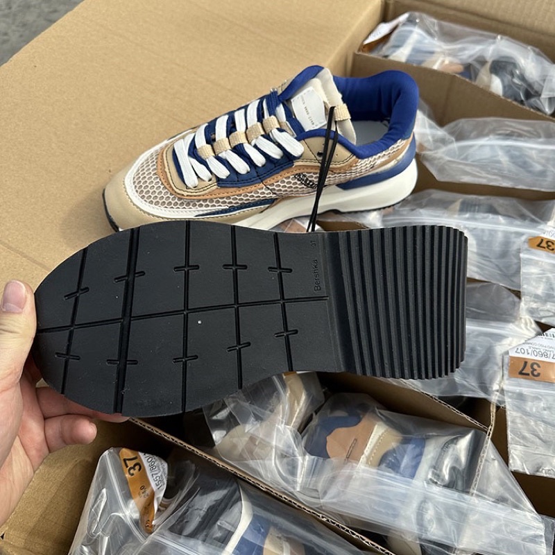 Giày thể thao Stra