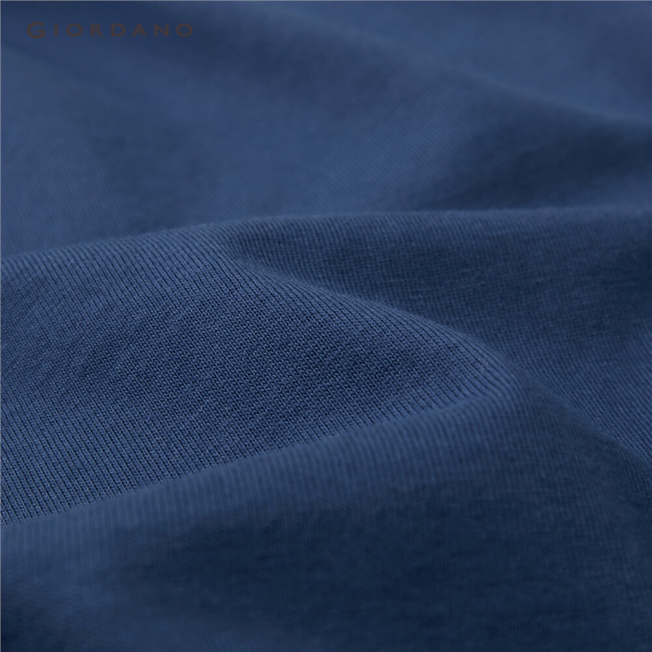 Áo thun GIORDANO 01023389 cotton tay ngắn dập nổi họa tiết chữ cái cho nam