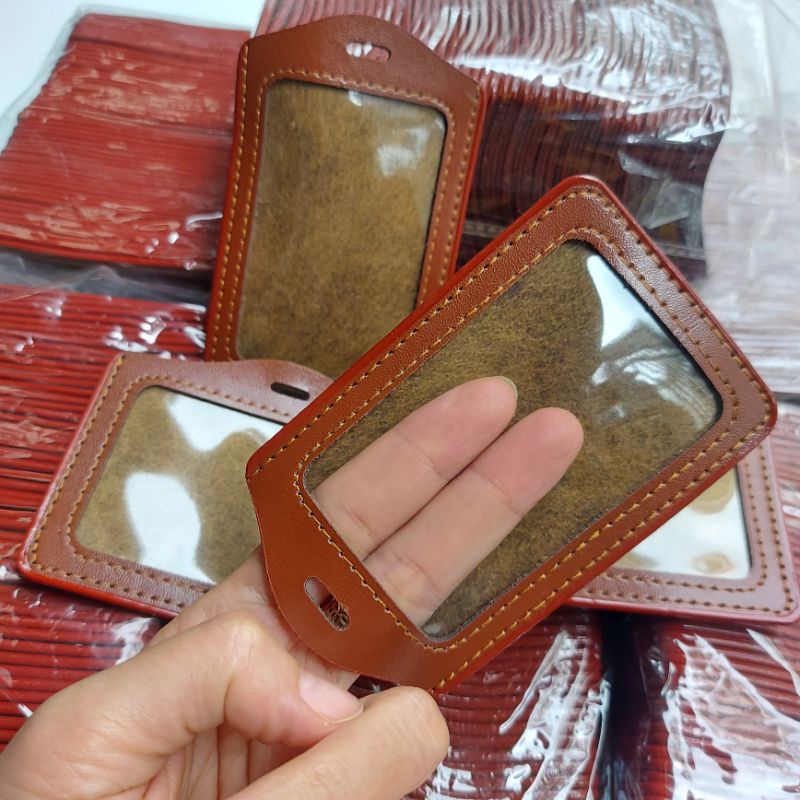 Thẻ đeo bảng tên, bao thẻ da nhân viên, học sinh siêu bền đẹp dẻo dai, có thẻ đeo ngang và thẻ đứng kích thước nhỏ gọn