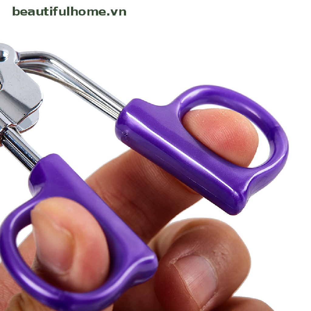 1 Dụng Cụ Bấm Cong Lông Mi Tích Hợp Lược Tiện Dụng