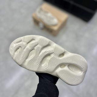 [ROOM95] Giày thể thao sneaker (YZ_30) Foam Runner 'Sand'