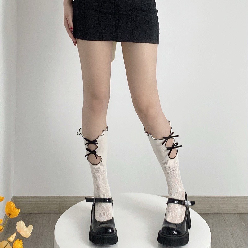 Vớ/tất nữ ren cách tân đen trắng cổ cao dưới gối