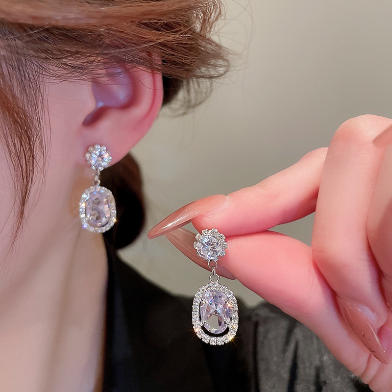 Khuyên Tai Tròn Đính Hoa Và Ngọc Trai Sang Trọng