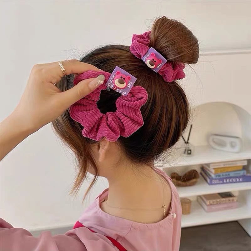 Cột tóc scrunchies hình gấu dâu tây lotso dễ thương cho nữ đẹp hottrend hàn quốc De Perier