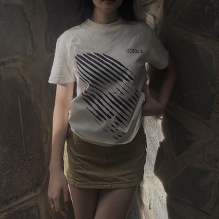 [ baby tee The Face] by Giggle