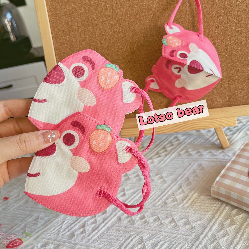 Set 10 Chiếc Khẩu Trang 3D Hình Gấu Lotso Dâu Dễ Thương Cho Người Lớn &amp; Bé 4-8 Tuổi