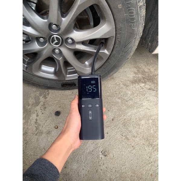 BƠM LỐP MINI KHÔNG DÂY TỰ ĐỘNG - XILANH THÉP - TÍCH HỢP PIN SẠC DỰ PHÒNG, ĐÈN LED SOI SÁNG