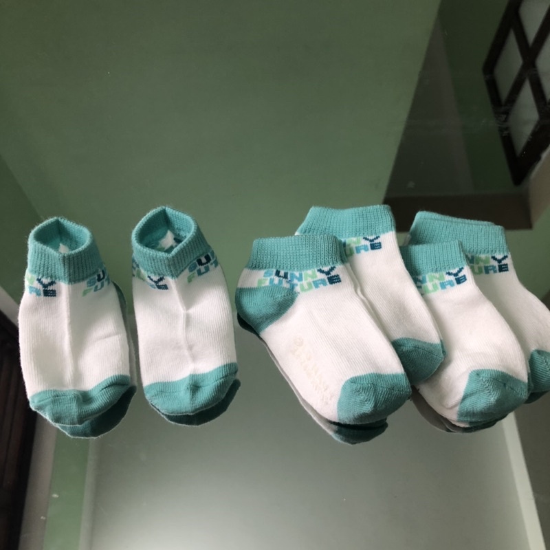 Tất trẻ em Old navy chống chơn cho bé 12-24 tháng cổ chữ sunny future