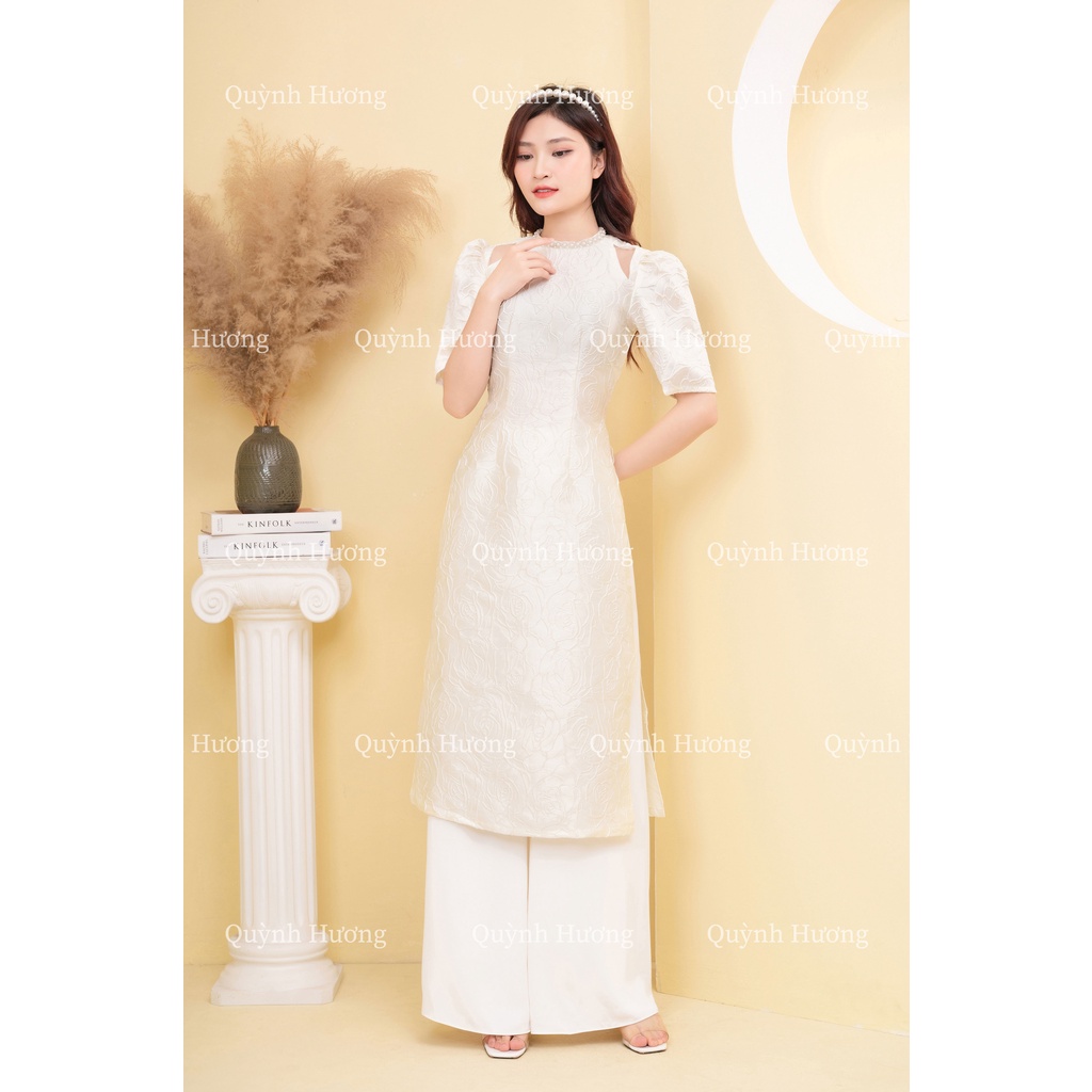Áo dài Gấm hoa nổi màu kem siêu xinh by Quỳnh Hương