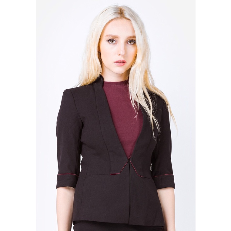Áo vest 2 lớp tay lỡ nảy đen cổ tàu cài móc tay xẻ V The One Fashion AVL0151DE