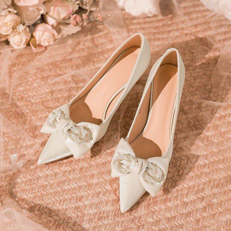 Giày Cao Gót Mũi Nhọn Vải Satin Đính Nơ Thời Trang Pháp Cho Cô Dâu
