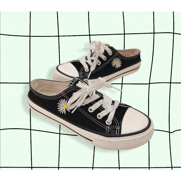 Giày sục hoa cúc GD Ulzzang Size 37, giày CV cổ thấp đạp gót màu đen thêu hoa cúc giày si Secondhand