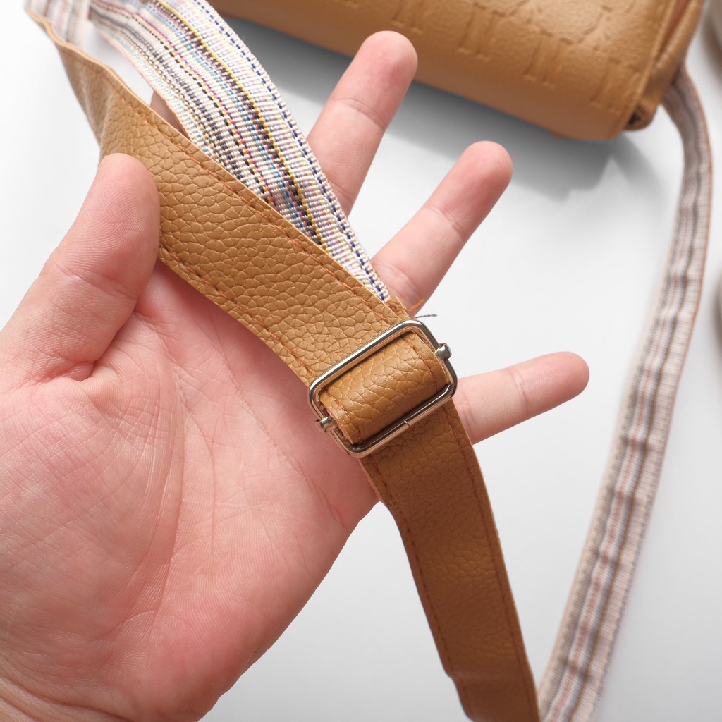 Túi MLB vân da Logo NY kim loại họa tiết Monogram 2023