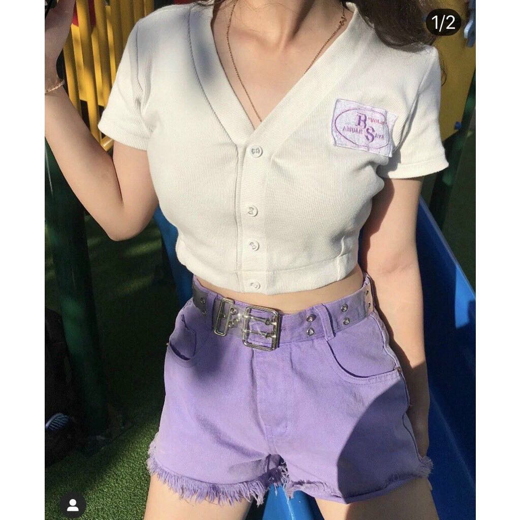 Áo Croptop Cổ Tim Nút Thêu