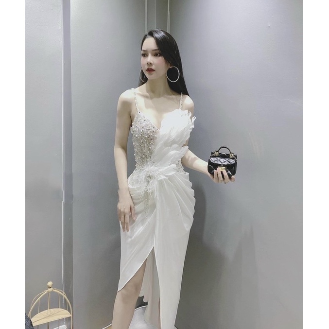 ĐẦM BODY DẠ HỘI LÔNG VŨ ĐÍNH ĐÁ THỦ CÔNG XẼ ĐÙI HAI DÂY ( ẢNH THẬT )
