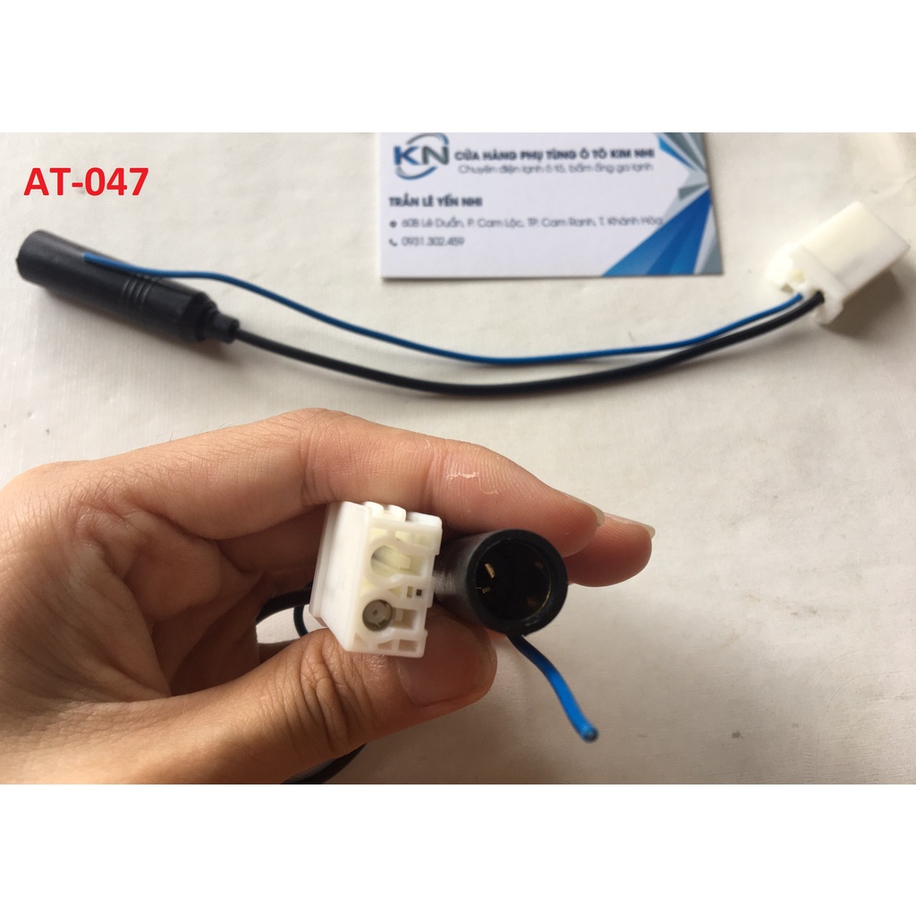 AT-047-Giắc cắm Thích hợp cho Toyota RAV4 mới độc đoán Camry Vios Corolla và dây chuyển ăng ten đài FM âm thanh xe hơi n
